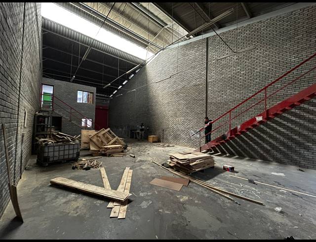 306M² WAREHOUSE TO LET IN KEW